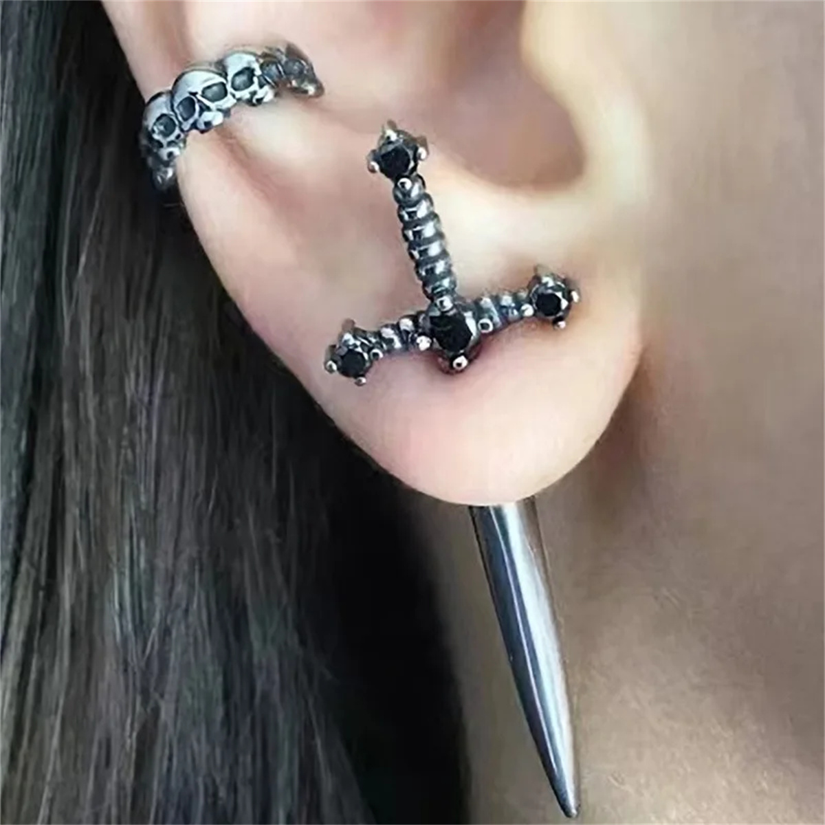Body Jewelry Goth - 2 orecchini a bottone con spada
