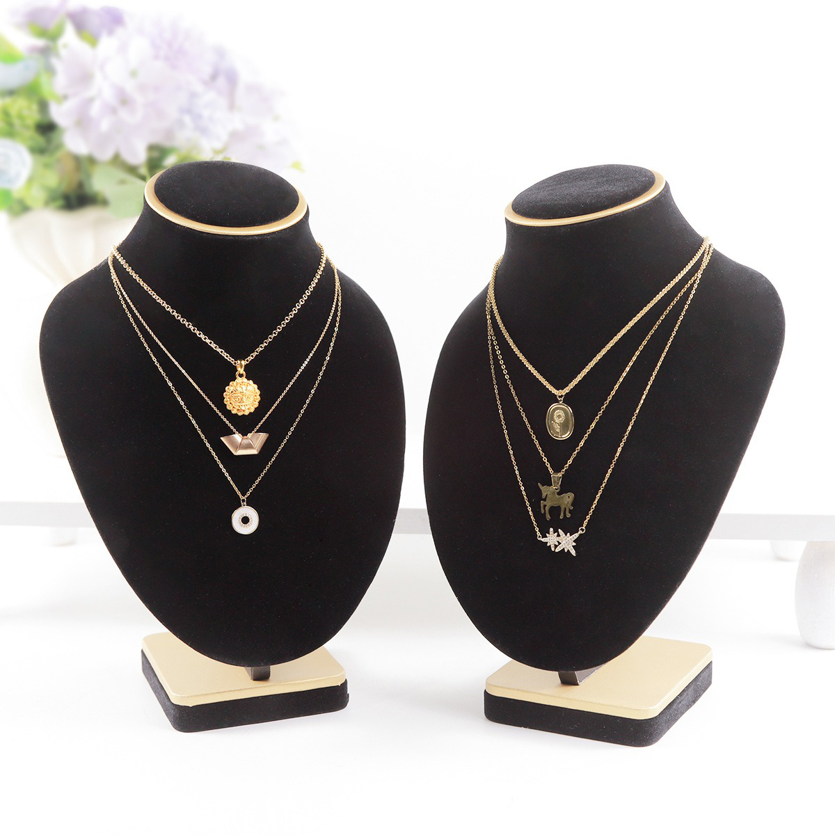 Body Jewelry Stores - Busto di gioielli in velluto nero