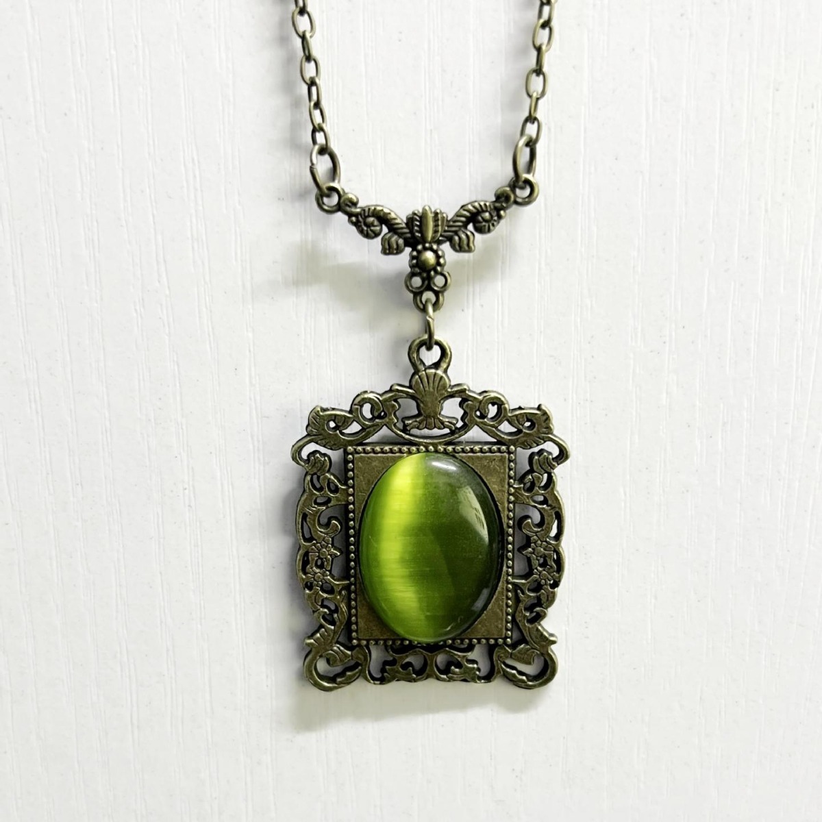 Body Jewelry Goth - Collana con cammeo verde veneno gotico