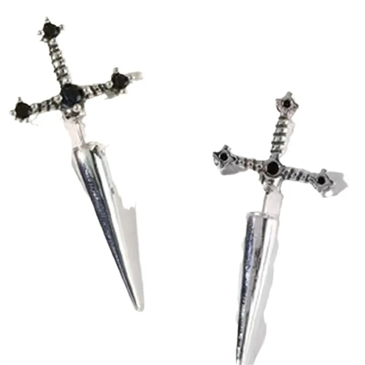 2 orecchini a bottone con spad - Body Jewelry Goth recensione e prezzo