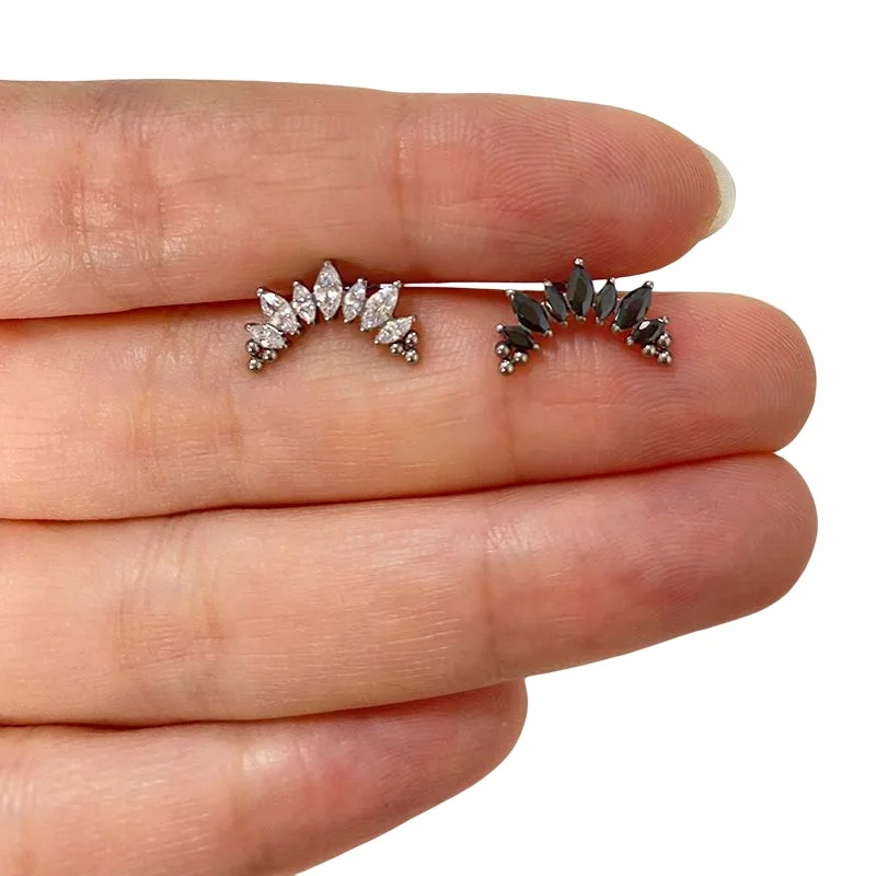 ASTM F136 Titanio PIERC 7 CZ M - Cluster Stud Ear recensione e prezzo