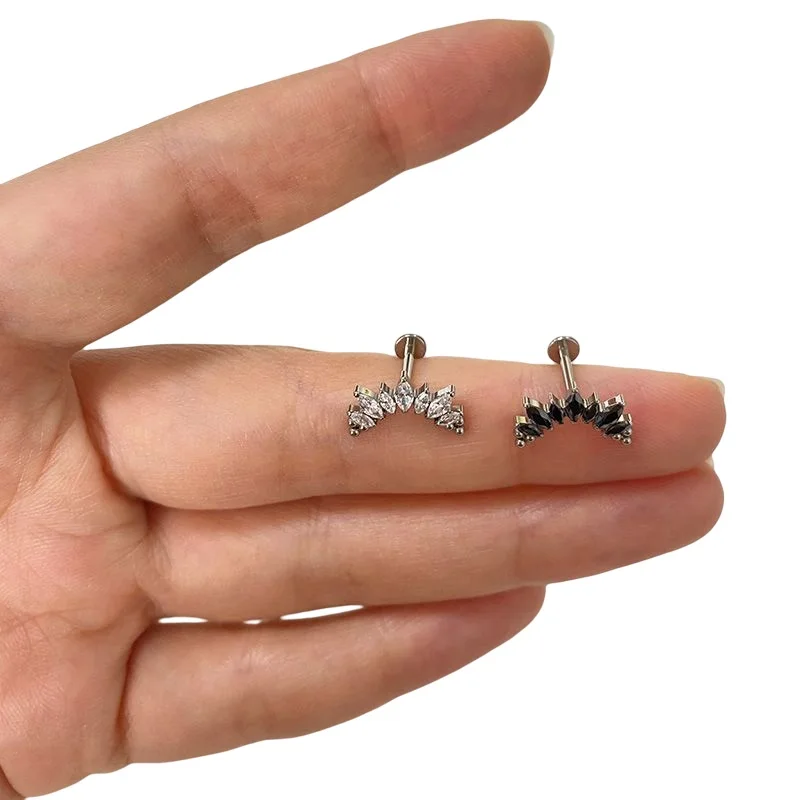 ASTM F136 Titanio PIERC 7 CZ M - Cluster Stud Ear recensione e prezzo