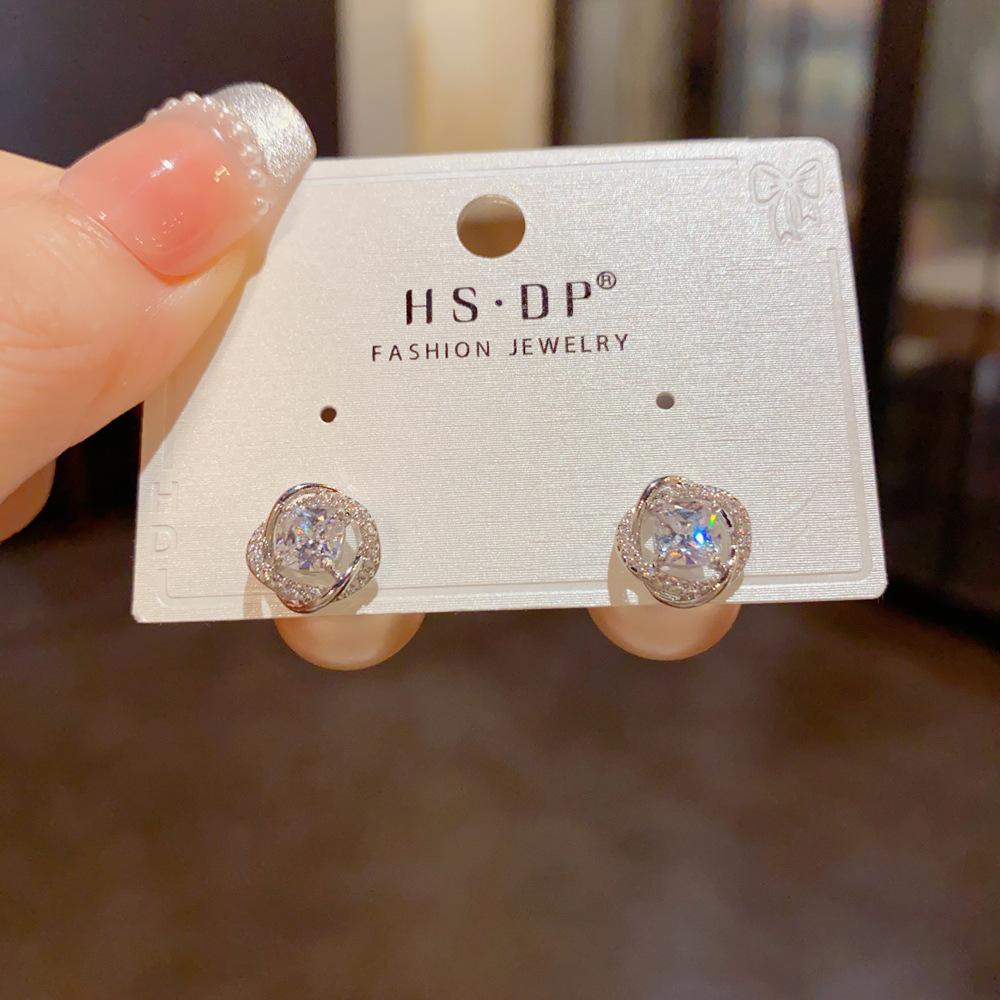 Orecchini a Grappolo Intreccia - Cluster Stud Ear recensione e prezzo