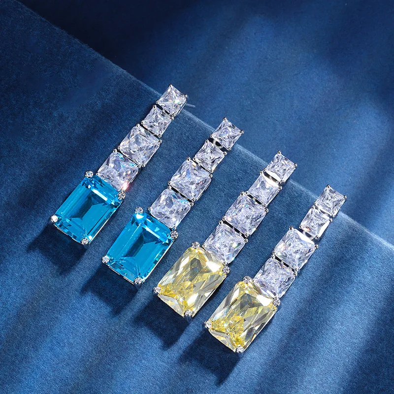Orecchini a nappa quadrati blu - Body Jewelry Goth recensione e prezzo