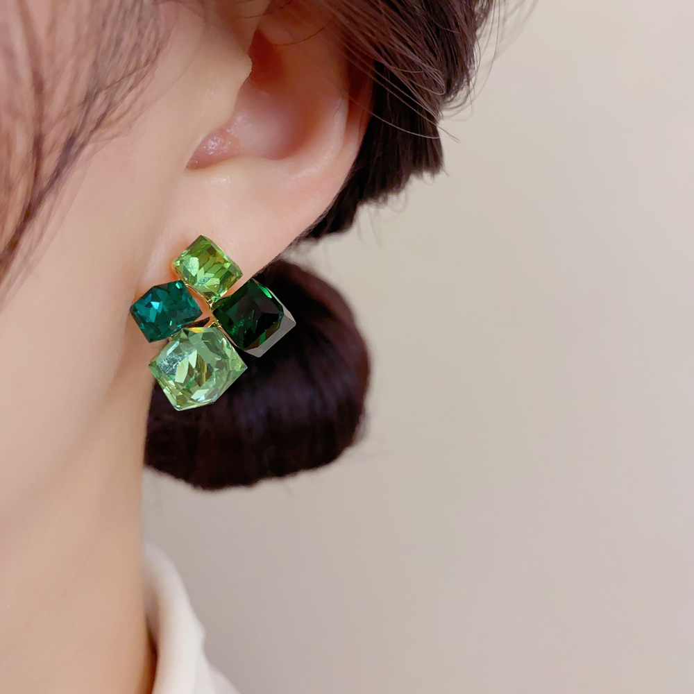 Orecchini a Perno Geometrici V - Cluster Stud Ear recensione e prezzo